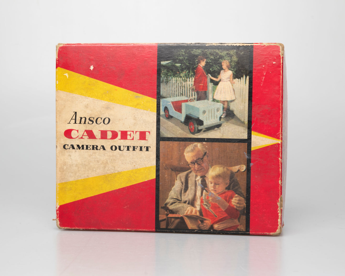 Ansco Cadet Camera Outfit w/ flash holder + bulbs