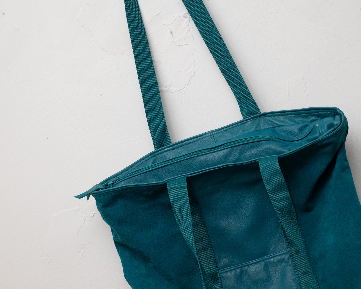 Sac fourre-tout en cuir et daim bleu sarcelle