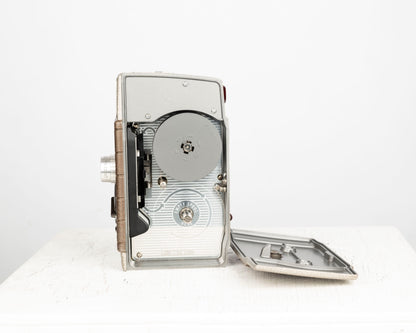 Tenue de film Bell et Howell 8 mm avec appareil photo modèle 323 8 mm + étui en cuir + lumières de cinéma + étui en bois d'origine
