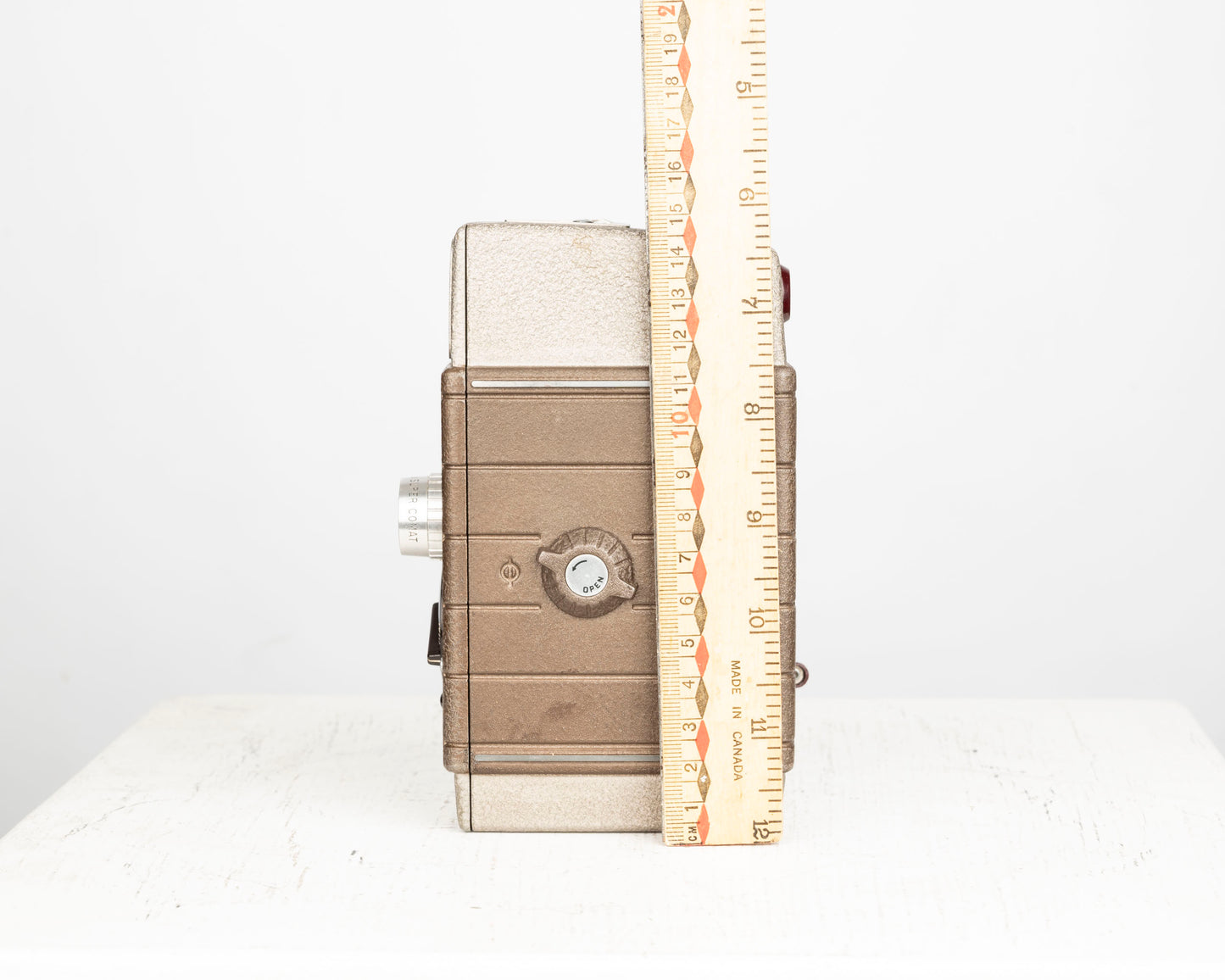 Tenue de film Bell et Howell 8 mm avec appareil photo modèle 323 8 mm + étui en cuir + lumières de cinéma + étui en bois d'origine