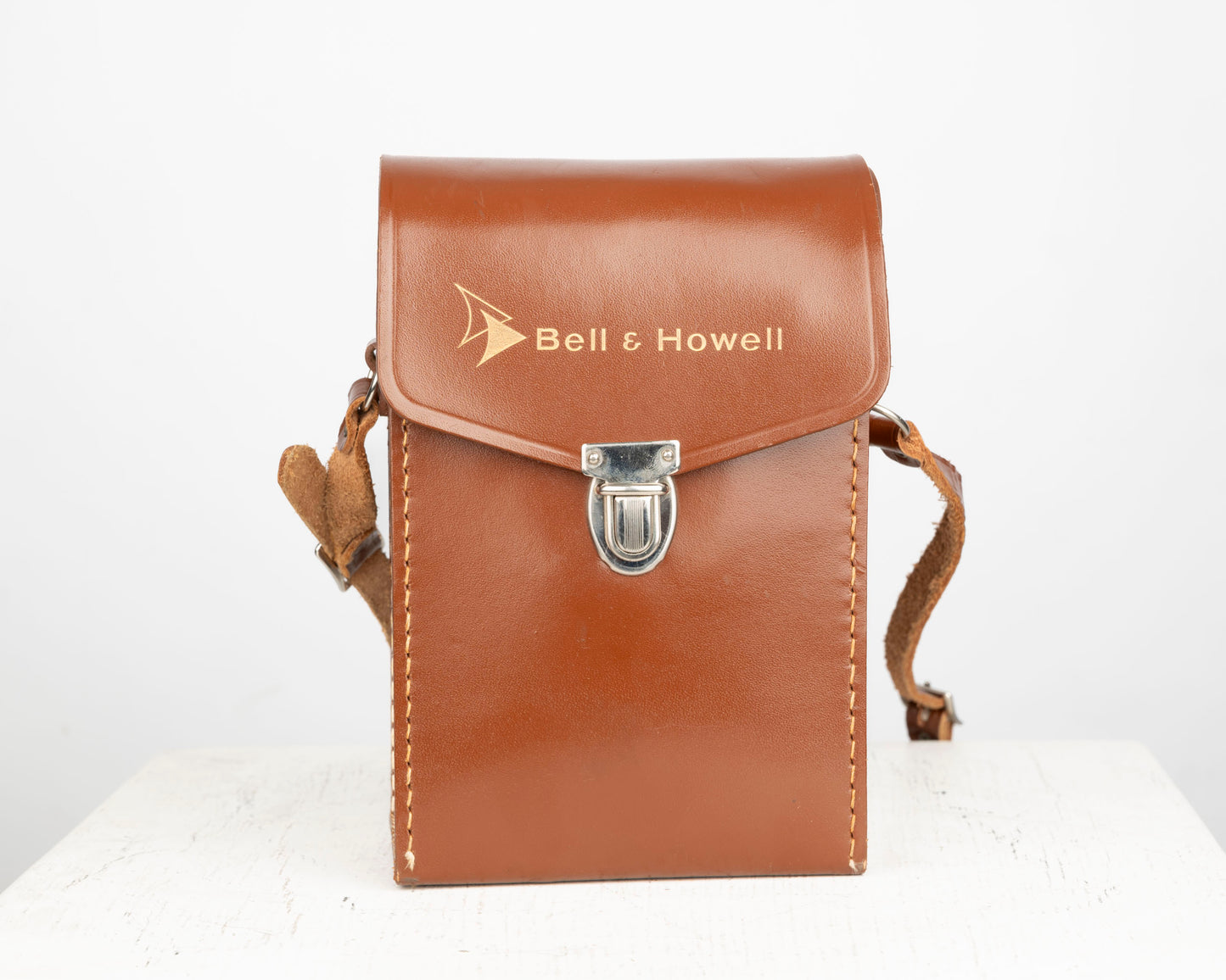 Tenue de film Bell et Howell 8 mm avec appareil photo modèle 323 8 mm + étui en cuir + lumières de cinéma + étui en bois d'origine