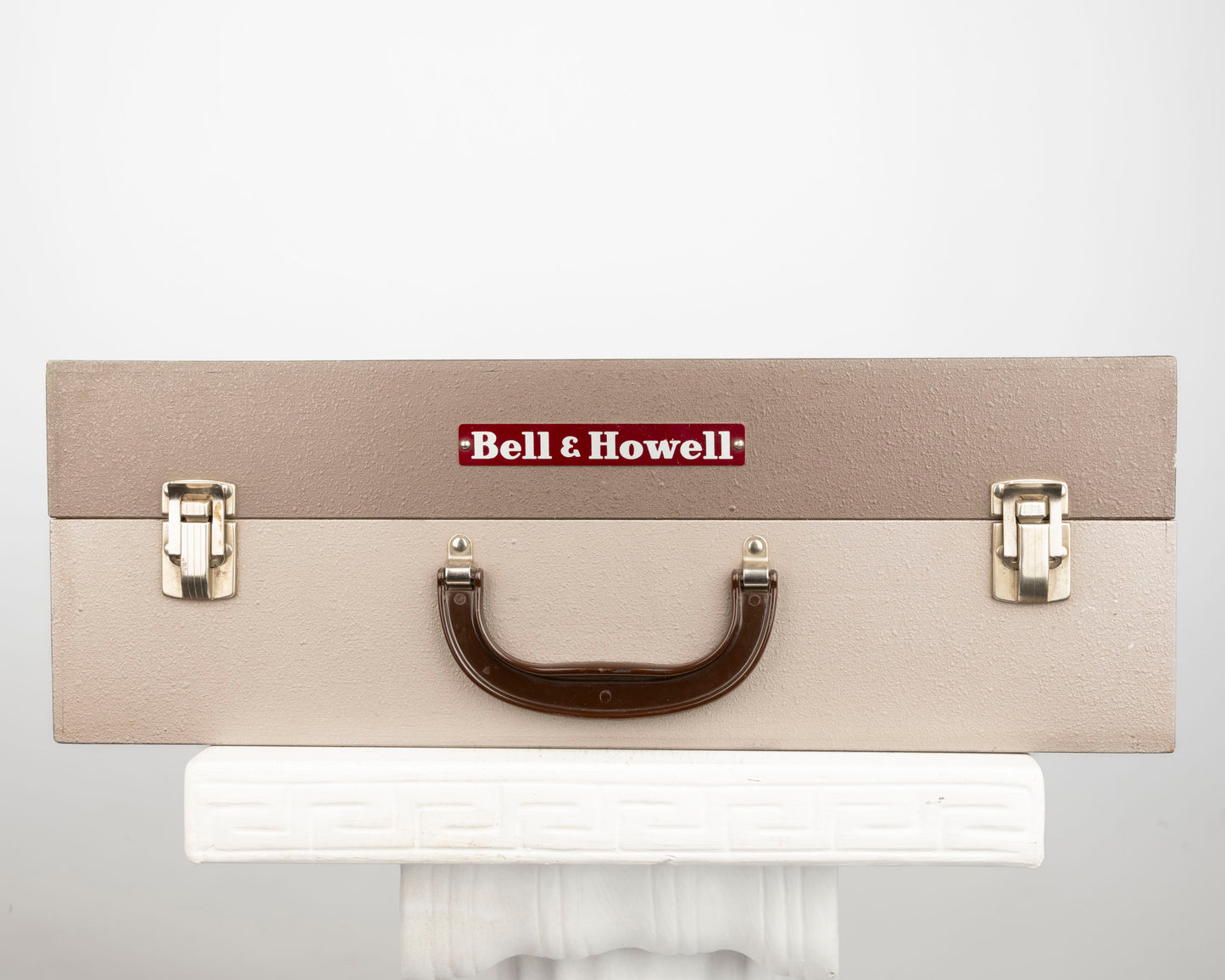 Tenue de film Bell et Howell 8 mm avec appareil photo modèle 323 8 mm + étui en cuir + lumières de cinéma + étui en bois d'origine