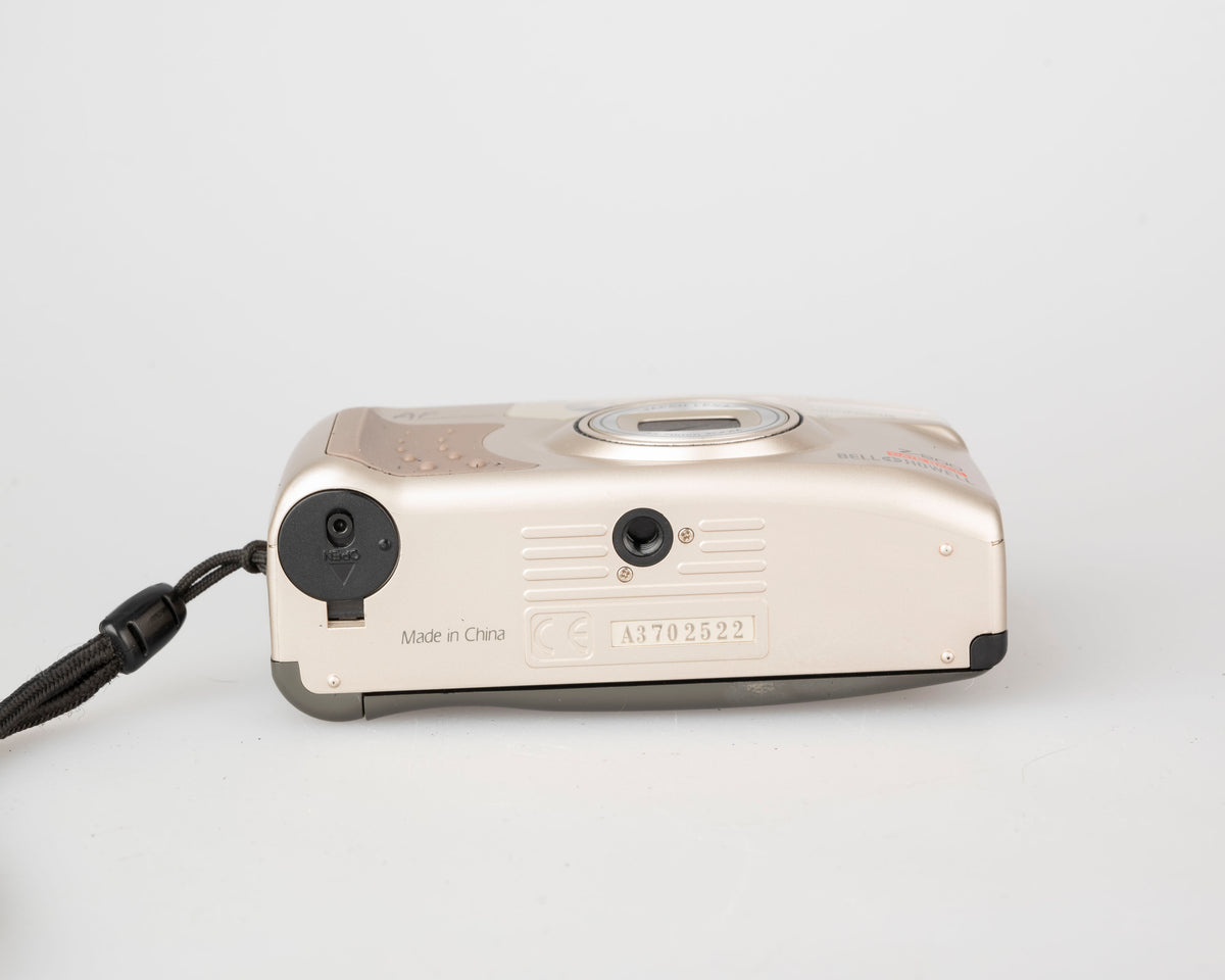 Appareil photo Bell and Howell Z-200 autofocus 35 mm avec étui (série A3702522)