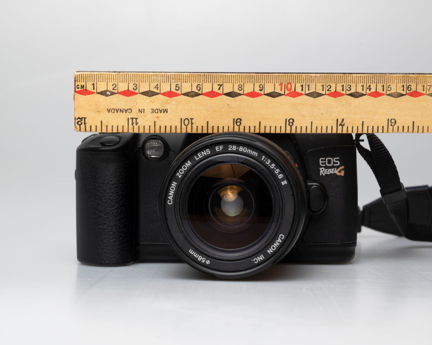 Canon EOS Rebel G 35mm film SLR avec objectif Canon EF 28-80 (numéro de série 4527686)