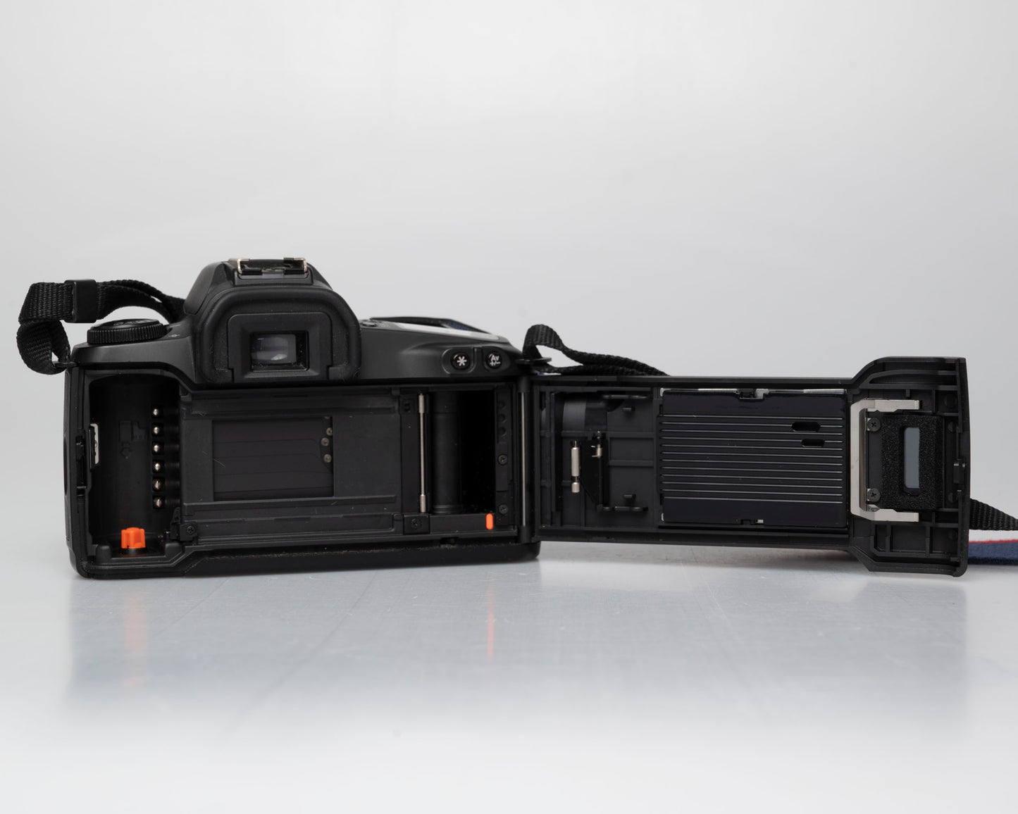 Canon EOS Rebel G 35mm film SLR avec objectif Canon EF 28-80 (numéro de série 4527686)