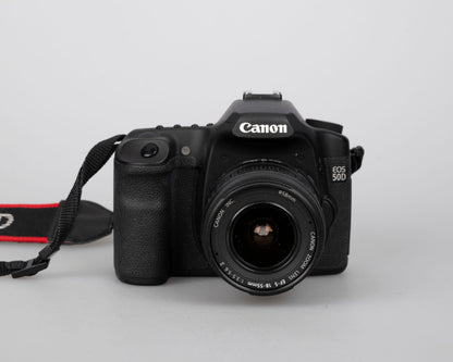 Appareil photo reflex numérique Canon EOS 50D 15,1 MP avec carte CF 32 Go + 2x batterie avec chargeur + objectif EF-S 18-55 mm f/3.5-5.6 II + manuel