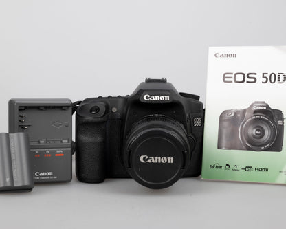 Appareil photo reflex numérique Canon EOS 50D 15,1 MP avec carte CF 32 Go + 2x batterie avec chargeur + objectif EF-S 18-55 mm f/3.5-5.6 II + manuel