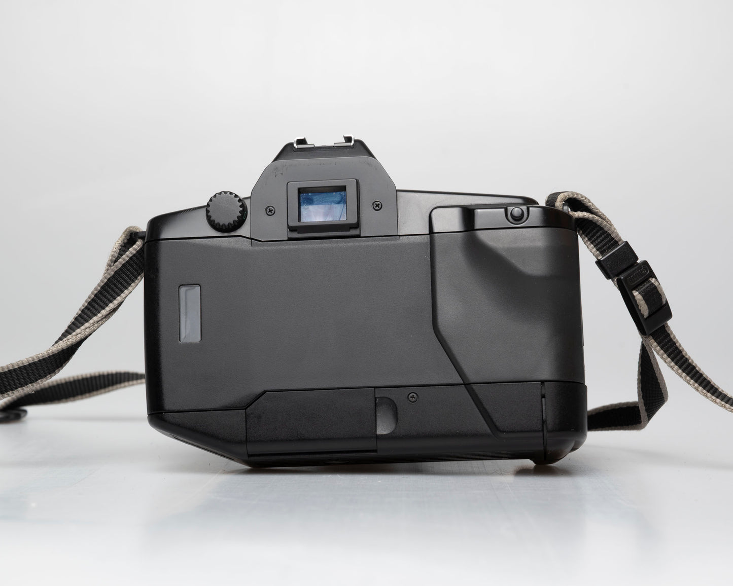 Canon EOS 650 35mm reflex avec objectif EF 35-70mm + étui (série 1465461)