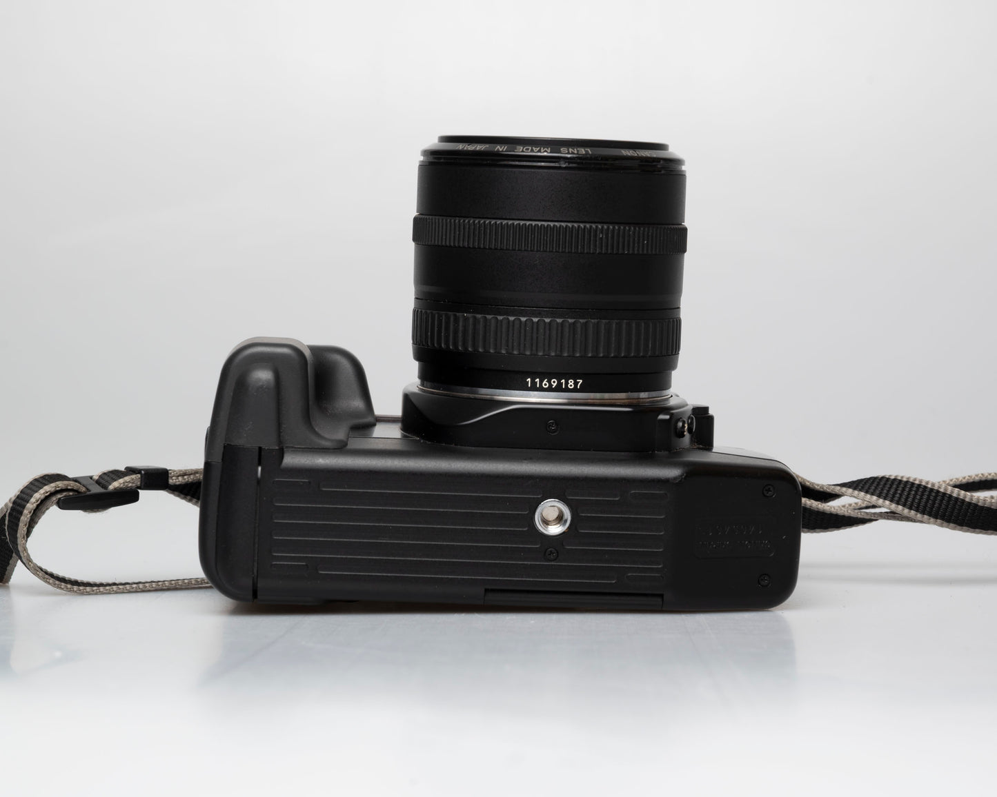 Canon EOS 650 35mm reflex avec objectif EF 35-70mm + étui (série 1465461)