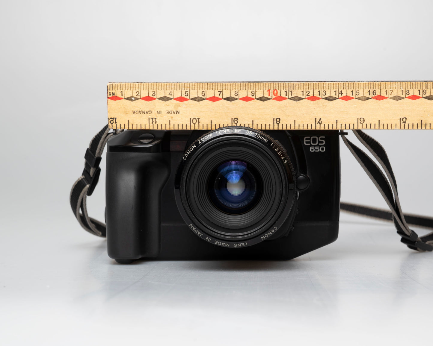 Canon EOS 650 35mm reflex avec objectif EF 35-70mm + étui (série 1465461)