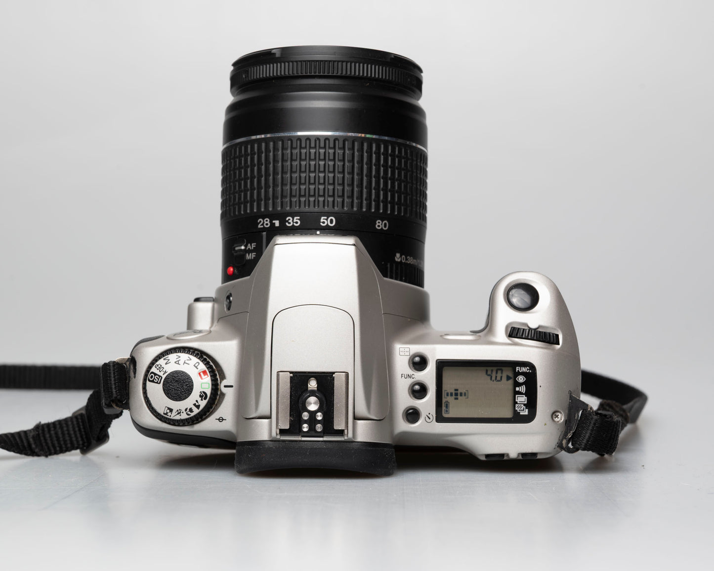 Canon EOS Rebel 2000 reflex 35mm avec objectif Canon EF 35-80 + étui toujours prêt
