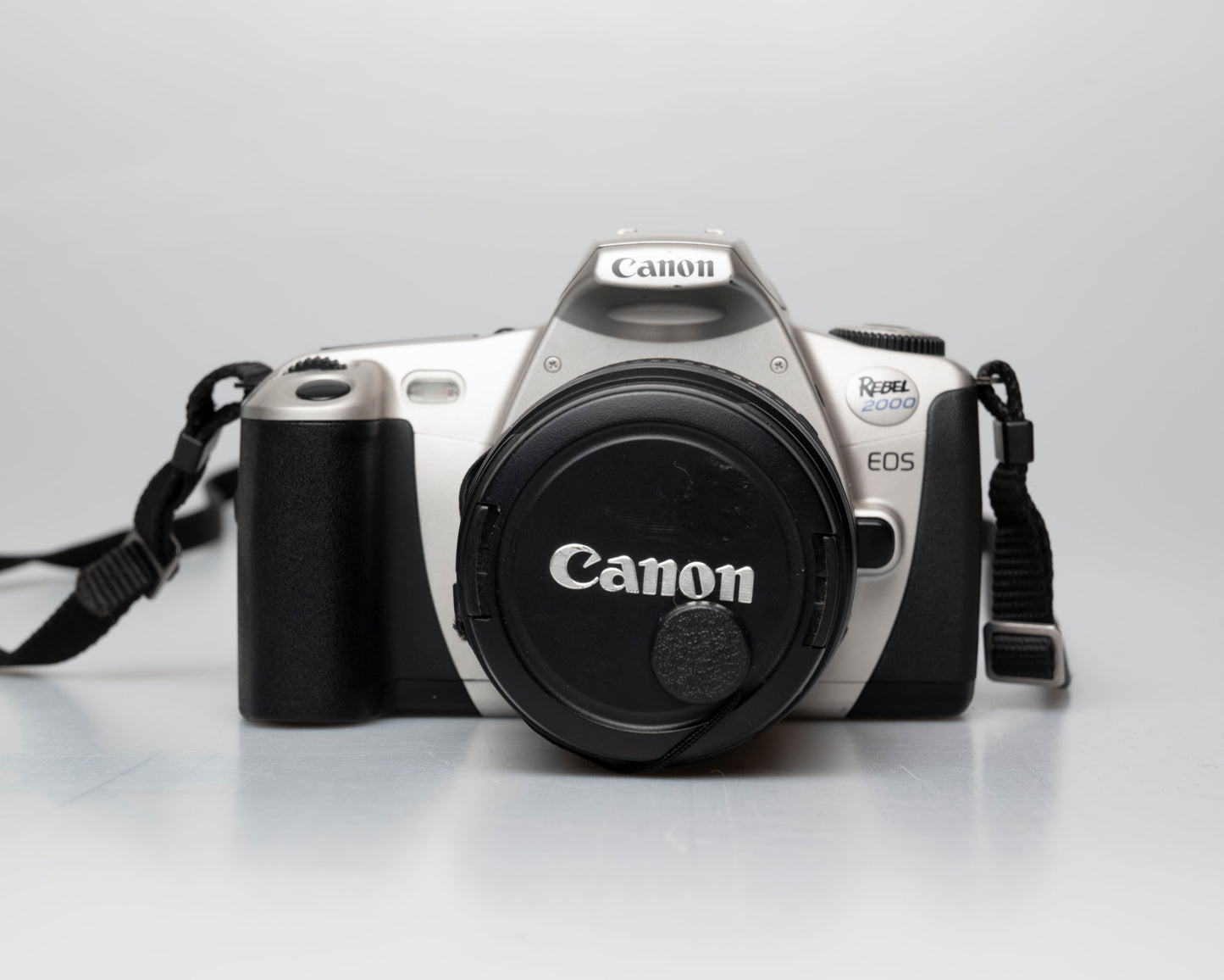 Canon EOS Rebel 2000 reflex 35mm avec objectif Canon EF 35-80 + étui toujours prêt