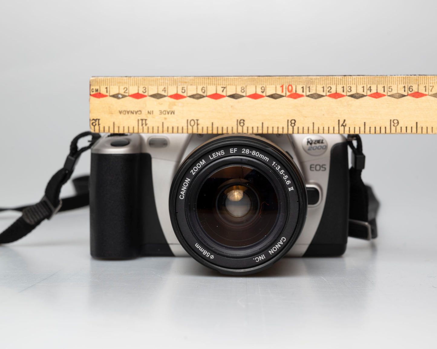 Canon EOS Rebel 2000 reflex 35mm avec objectif Canon EF 35-80 + étui toujours prêt