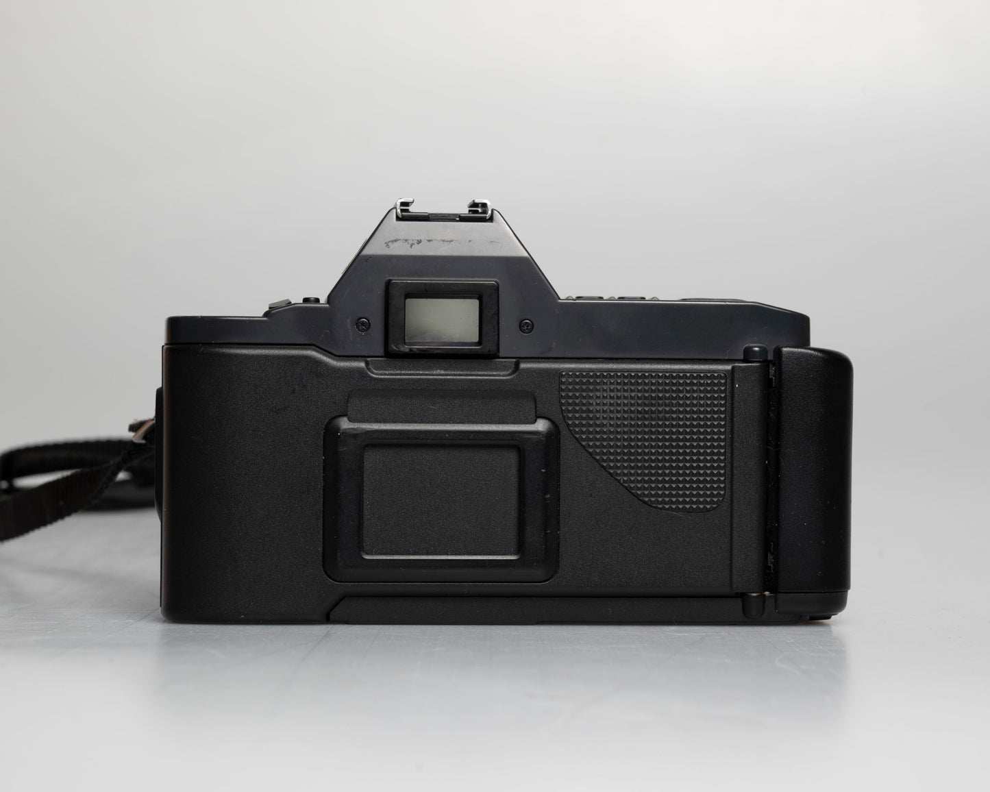 Canon T70 35mm SLR with FD 28mm f2.8 lens (serial 1026627)