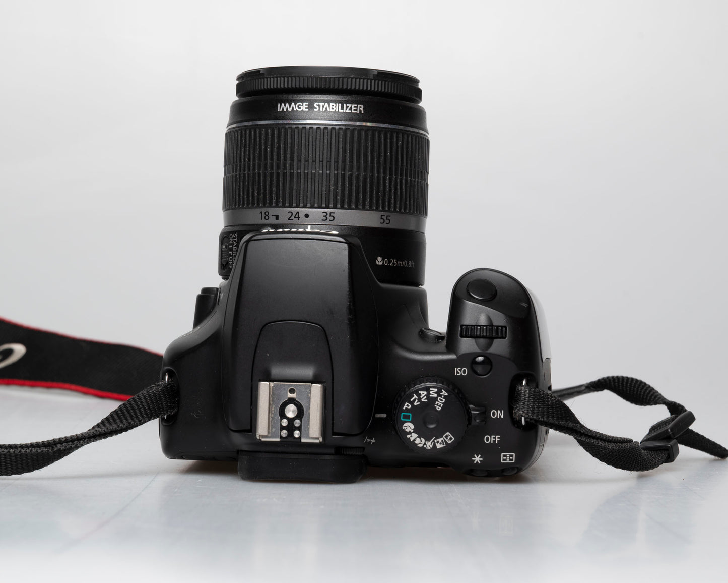 Canon EOS Digital Rebel XS 10,1 MP Appareil photo reflex numérique avec carte SD de 16 Go + batterie + chargeur + objectif EF-S 18-55 mm f/3,5-5,6 IS (série 3140618609)