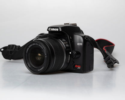 Canon EOS Digital Rebel XS 10,1 MP Appareil photo reflex numérique avec carte SD de 16 Go + batterie + chargeur + objectif EF-S 18-55 mm f/3,5-5,6 IS (série 3140618609)