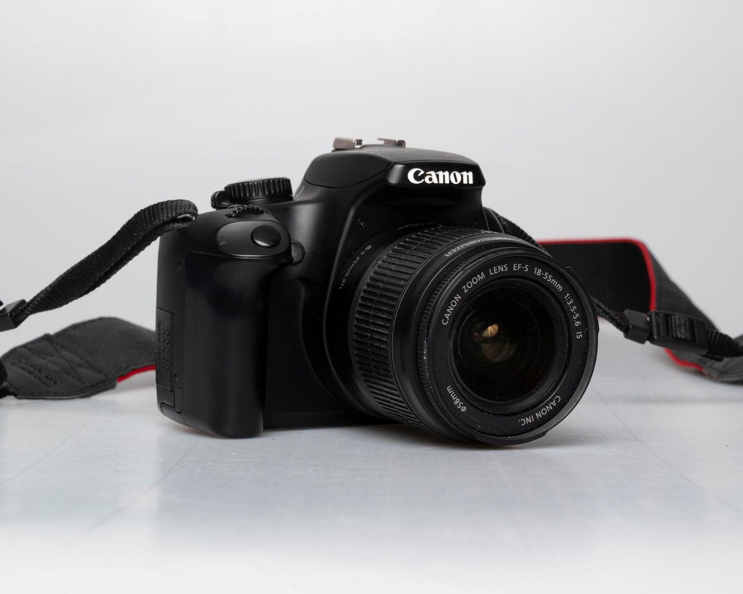 Canon EOS Digital Rebel XS 10,1 MP Appareil photo reflex numérique avec carte SD de 16 Go + batterie + chargeur + objectif EF-S 18-55 mm f/3,5-5,6 IS (série 3140618609)