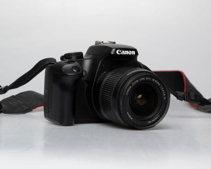 Canon EOS Digital Rebel XS 10,1 MP Appareil photo reflex numérique avec carte SD de 16 Go + batterie + chargeur + objectif EF-S 18-55 mm f/3,5-5,6 IS (série 3140618609)