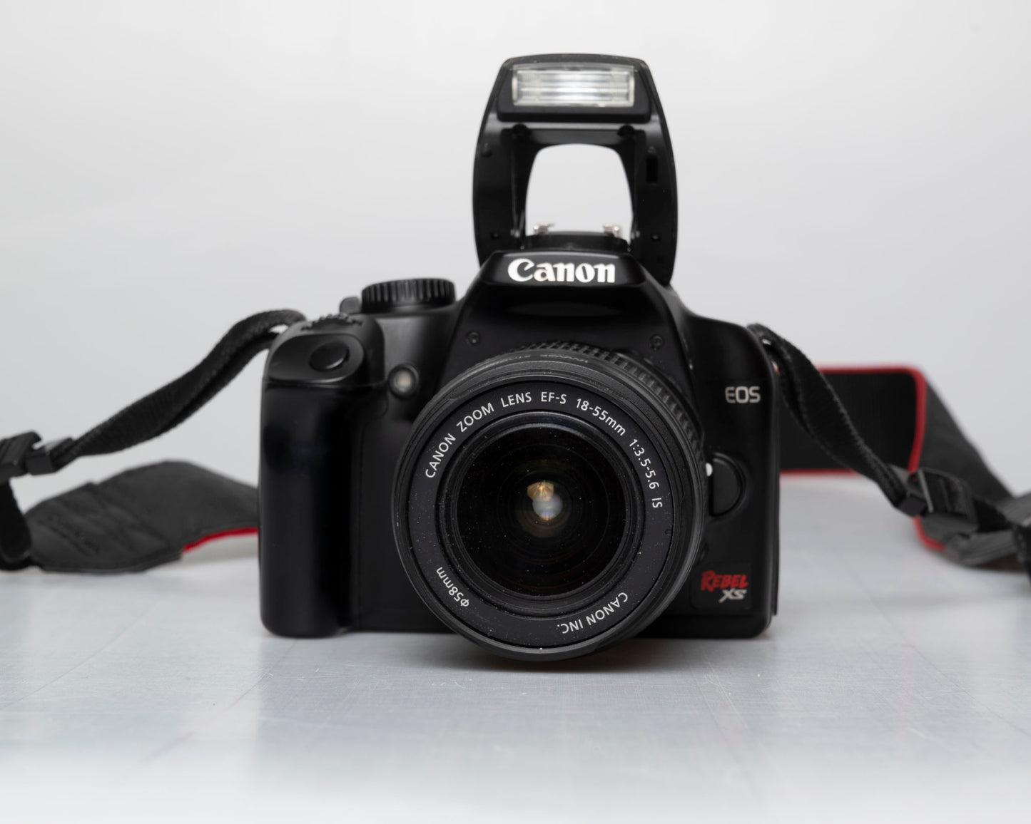 Canon EOS Digital Rebel XS 10,1 MP Appareil photo reflex numérique avec carte SD de 16 Go + batterie + chargeur + objectif EF-S 18-55 mm f/3,5-5,6 IS (série 3140618609)