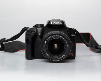Canon EOS Digital Rebel XS 10,1 MP Appareil photo reflex numérique avec carte SD de 16 Go + batterie + chargeur + objectif EF-S 18-55 mm f/3,5-5,6 IS (série 3140618609)
