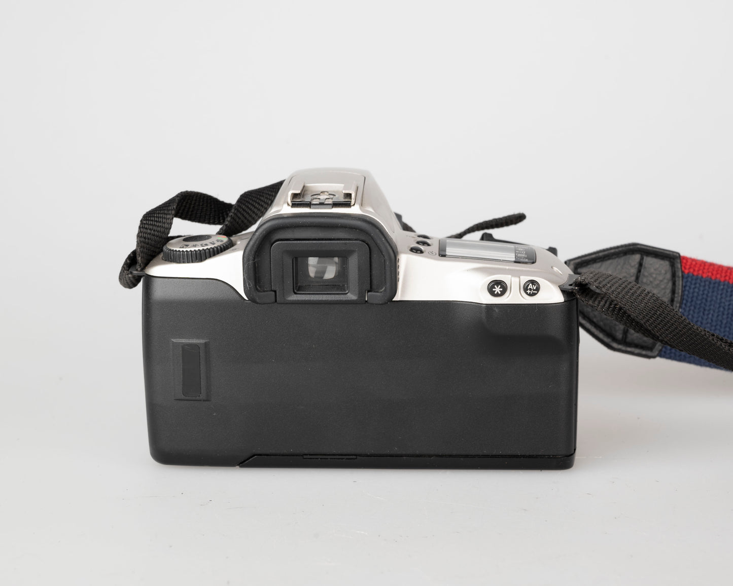 Canon EOS Rebel 2000 35mm film SLR w/ Canon EF 35-80 lens (serial 82008652)