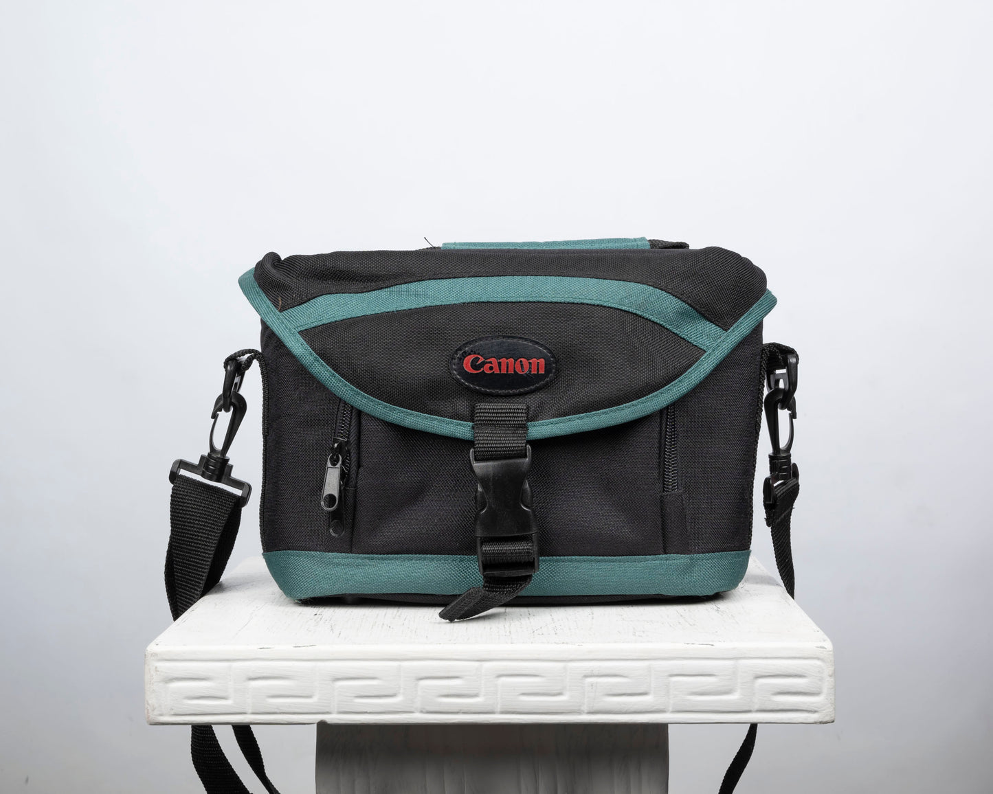 Canon black and green mid-sized camera shoulder bag