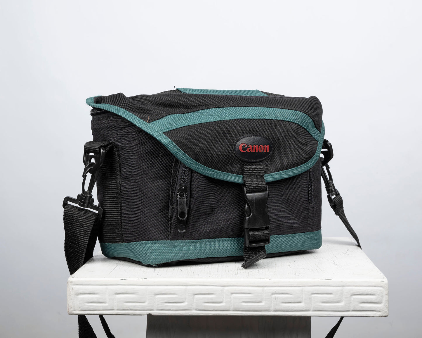 Canon black and green mid-sized camera shoulder bag