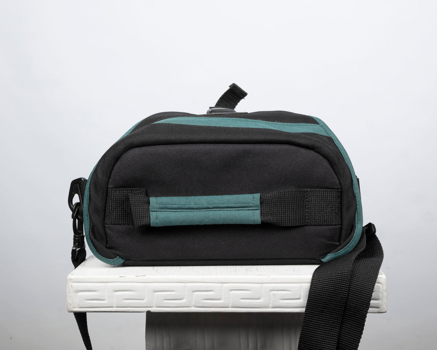 Canon black and green mid-sized camera shoulder bag