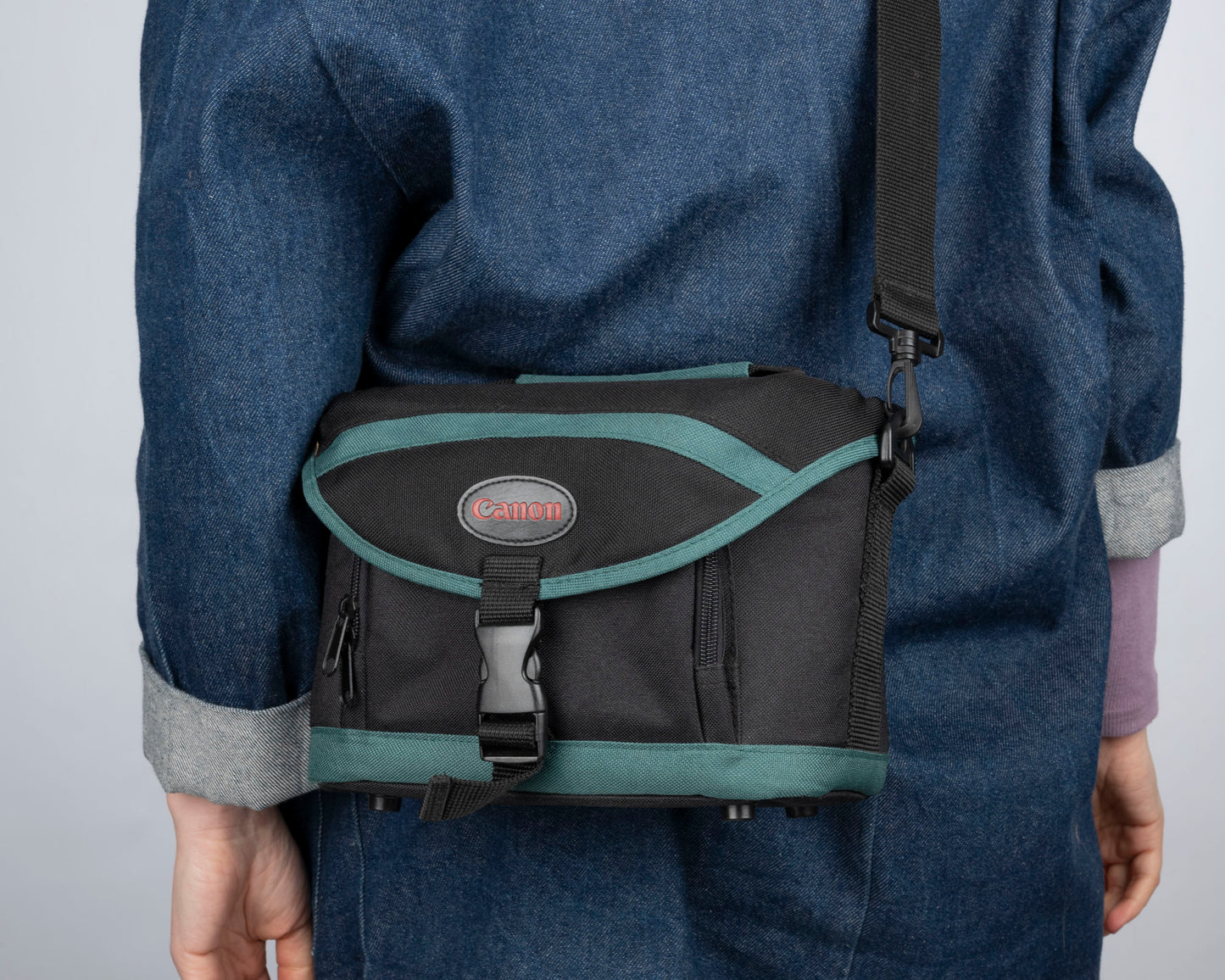 Canon black and green mid-sized camera shoulder bag