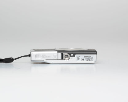 Appareil photo numérique Canon Powershot A2500 avec capteur CCD 16MP avec carte SD 4 Go + batterie + chargeur (série 692161000554)