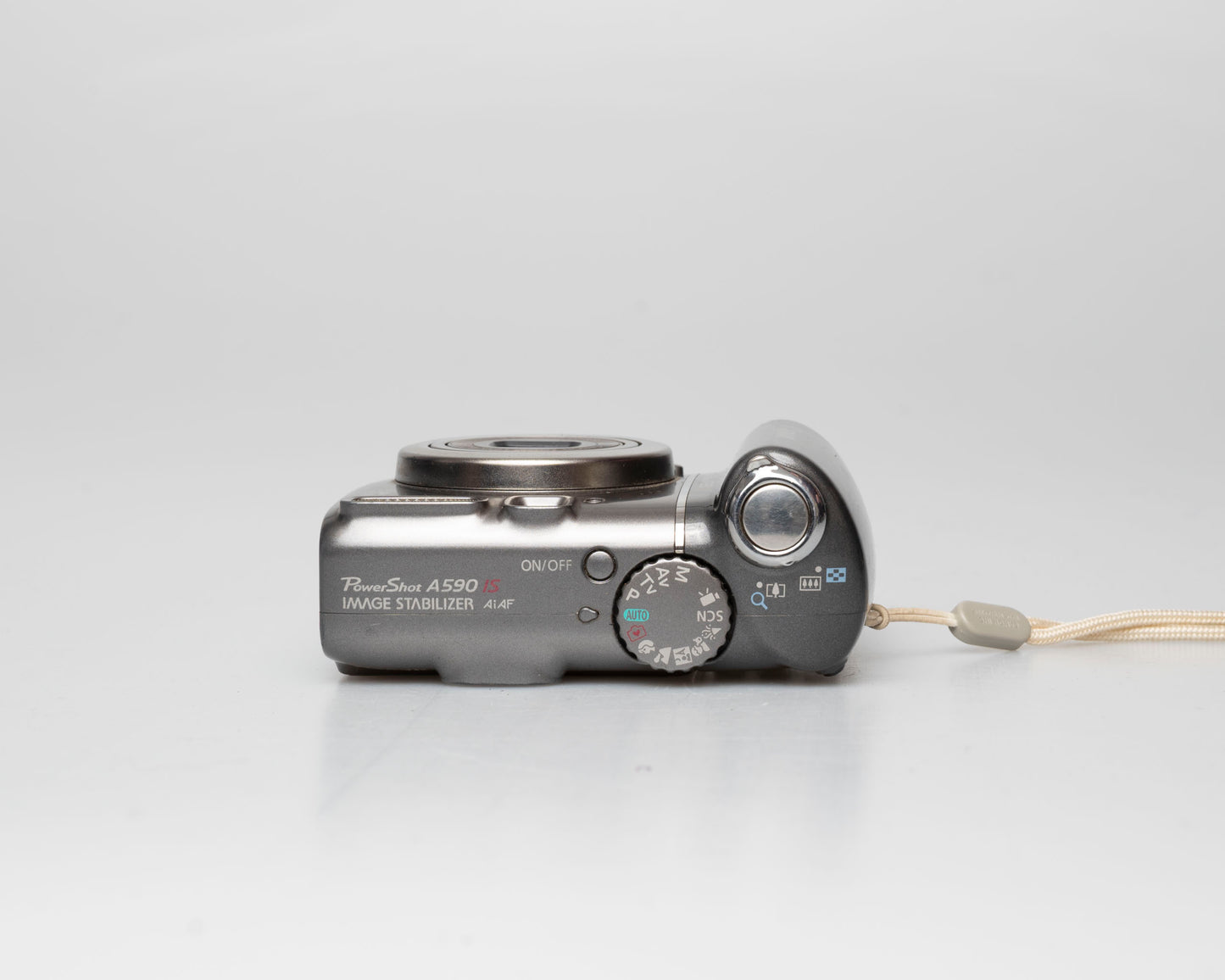 Canon Powershot A590 IS appareil photo numérique avec capteur CCD de 8 MP ; comprend une carte SD de 4 Go + étui (série 752403507)