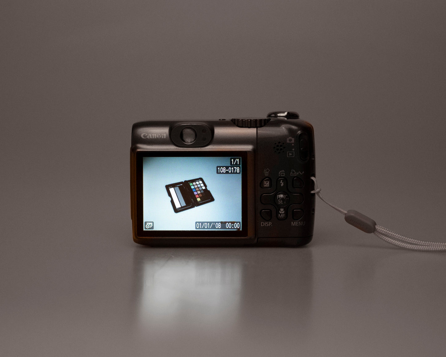 Canon Powershot A590 IS appareil photo numérique avec capteur CCD de 8 MP ; comprend une carte SD de 4 Go + étui (série 752403507)