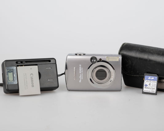 PowerShot SD800 IS Digital ELPH digicam w/ 4GB SD card + battery + charger + case