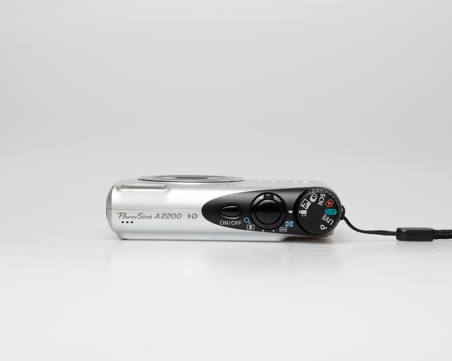 Canon Powershot A2200 HD 14.1MP CCD digicam w/ 8GB SD card + battery + charger (serial 403064048146)