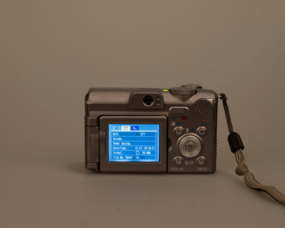 Canon Powershot A620 digicam w/ 7.1 MP CCD sensor; includes 32MB SD card (uses AA batteries)