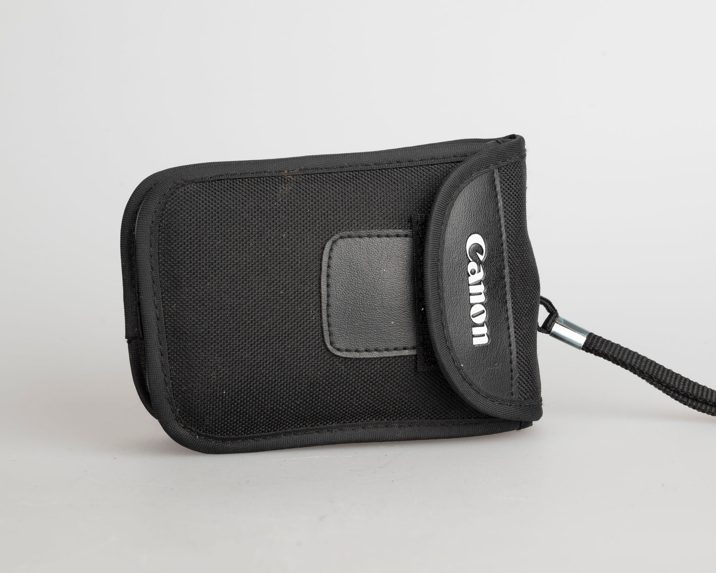 Canon Snappy V 35mm camera w/ case (serial 3007549)