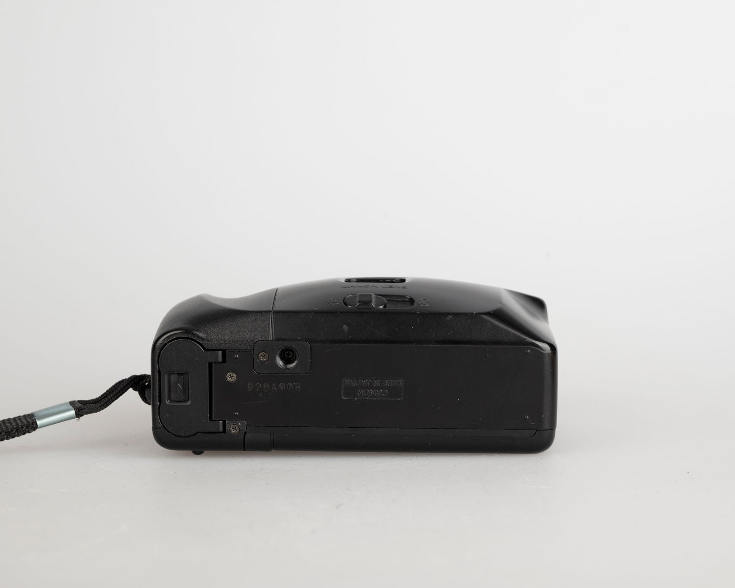 Canon Snappy V 35mm camera w/ case (serial 3007549)