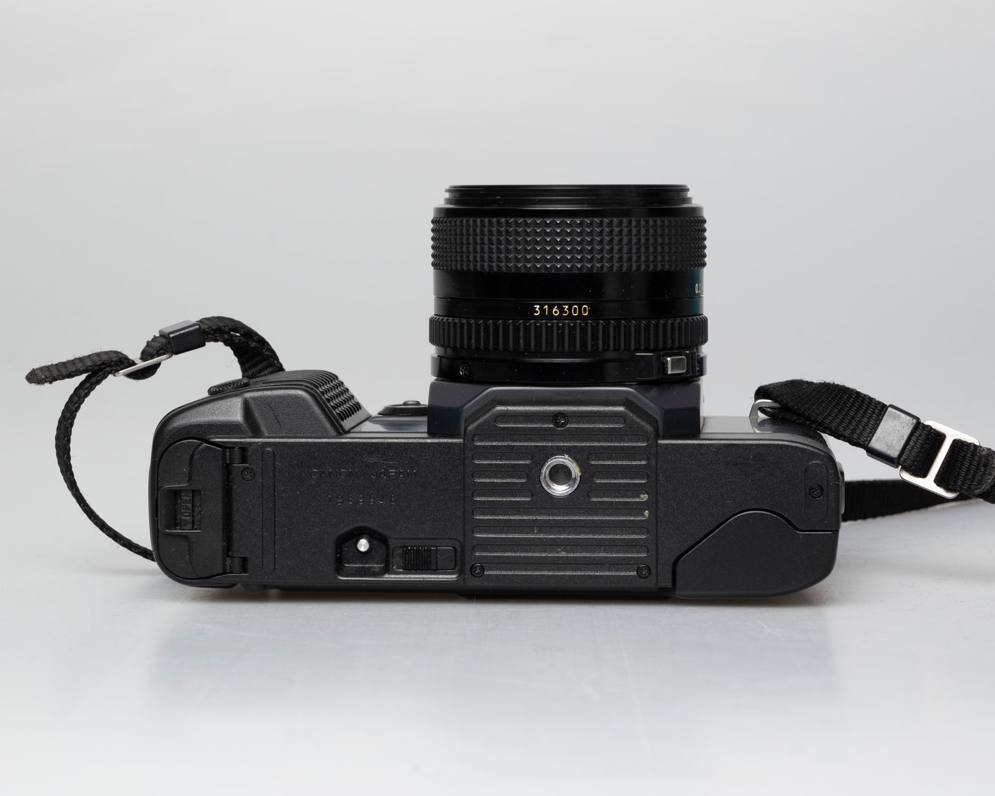 Canon T70 35mm SLR with FD 28mm f2.8 lens (serial 1989948) | film🎞tested