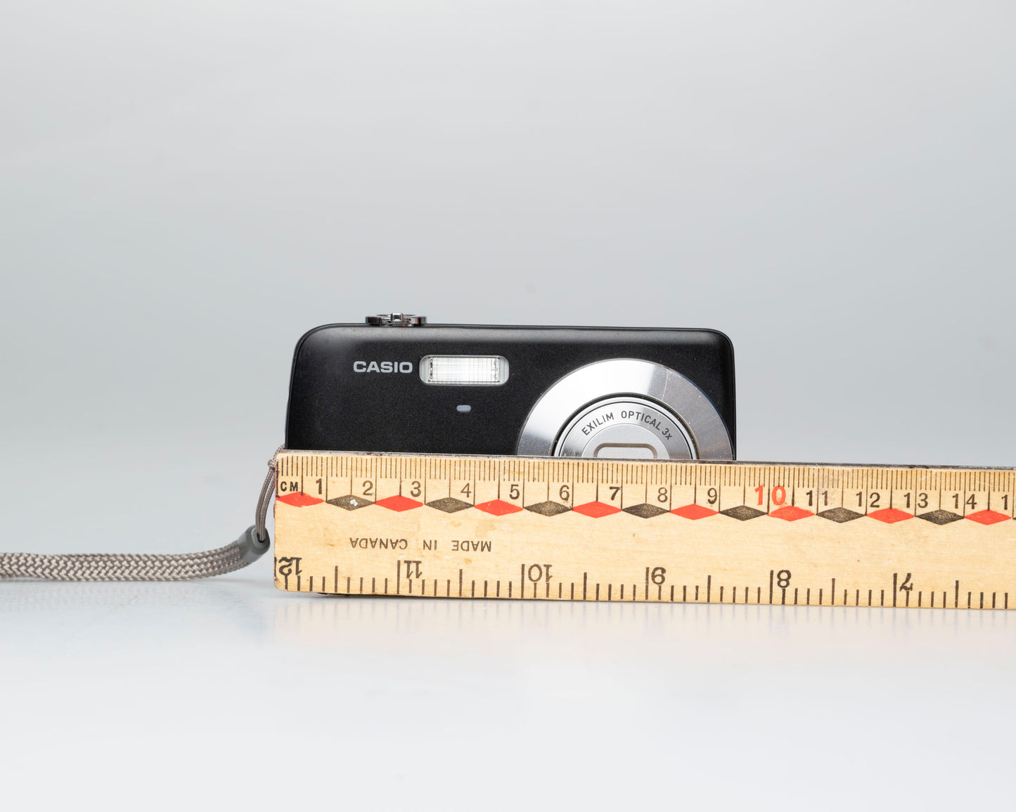 Casio Exilim EX-Z33 10.1 MP CCD sensor digicam w/ battery + charger + 4GB SD card (serial 31026449A)