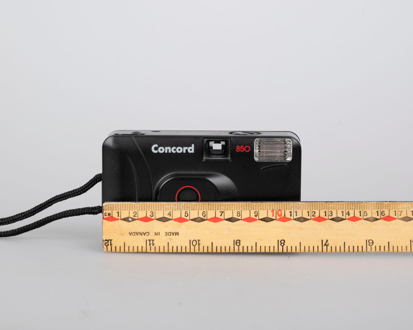 Concord 850 Slim Line appareil photo 35mm (numéro de série 11025)