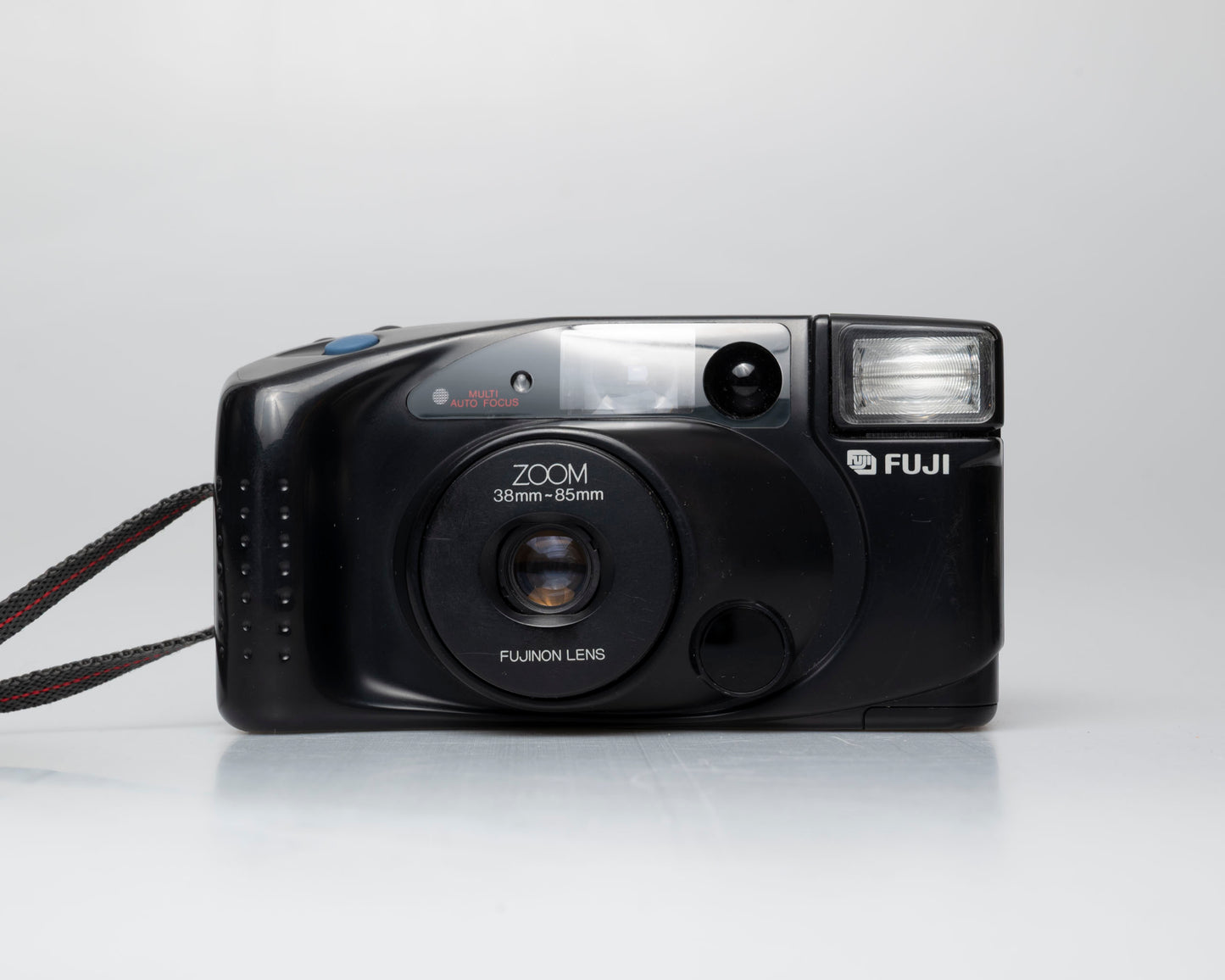Fuji DL-900 Zoom 35mm camera w/ case (serial 60215434)