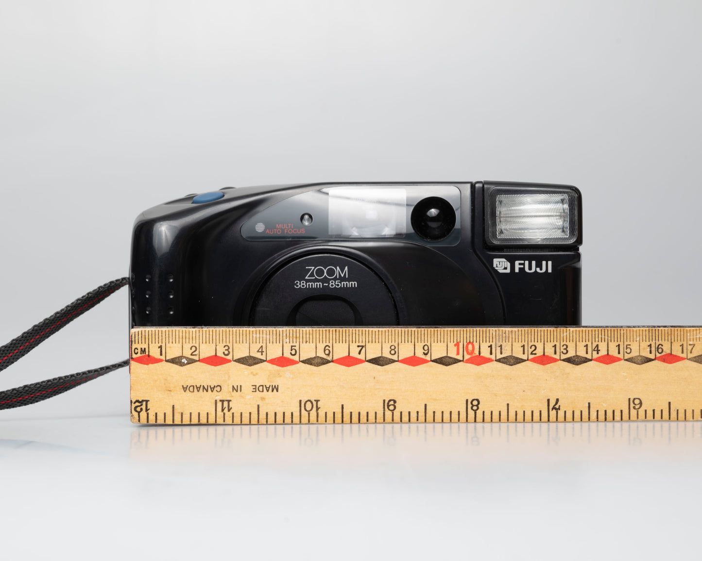 Fuji DL-900 Zoom 35mm camera w/ case (serial 60215434)