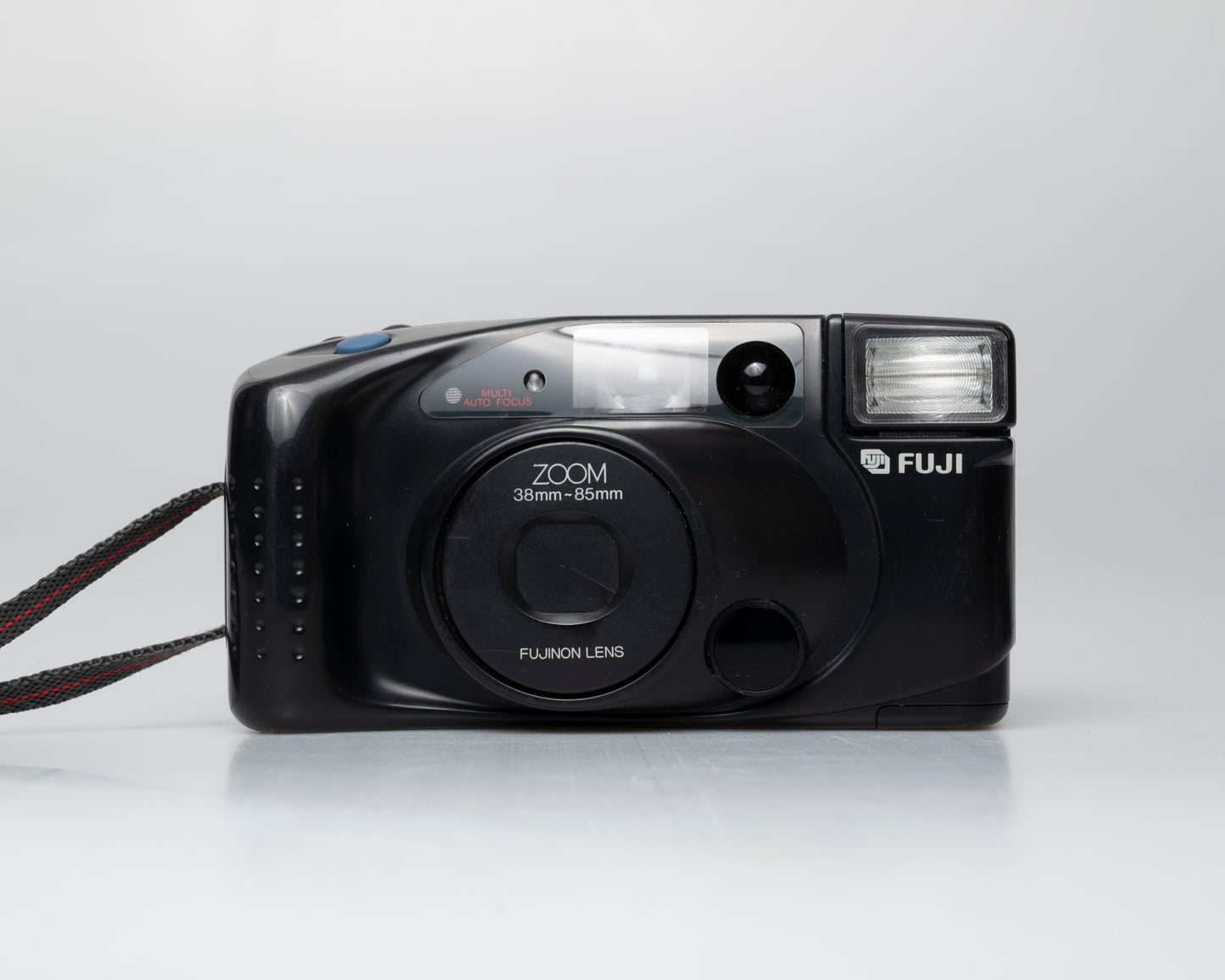 Fuji DL-900 Zoom 35mm camera w/ case (serial 60215434)