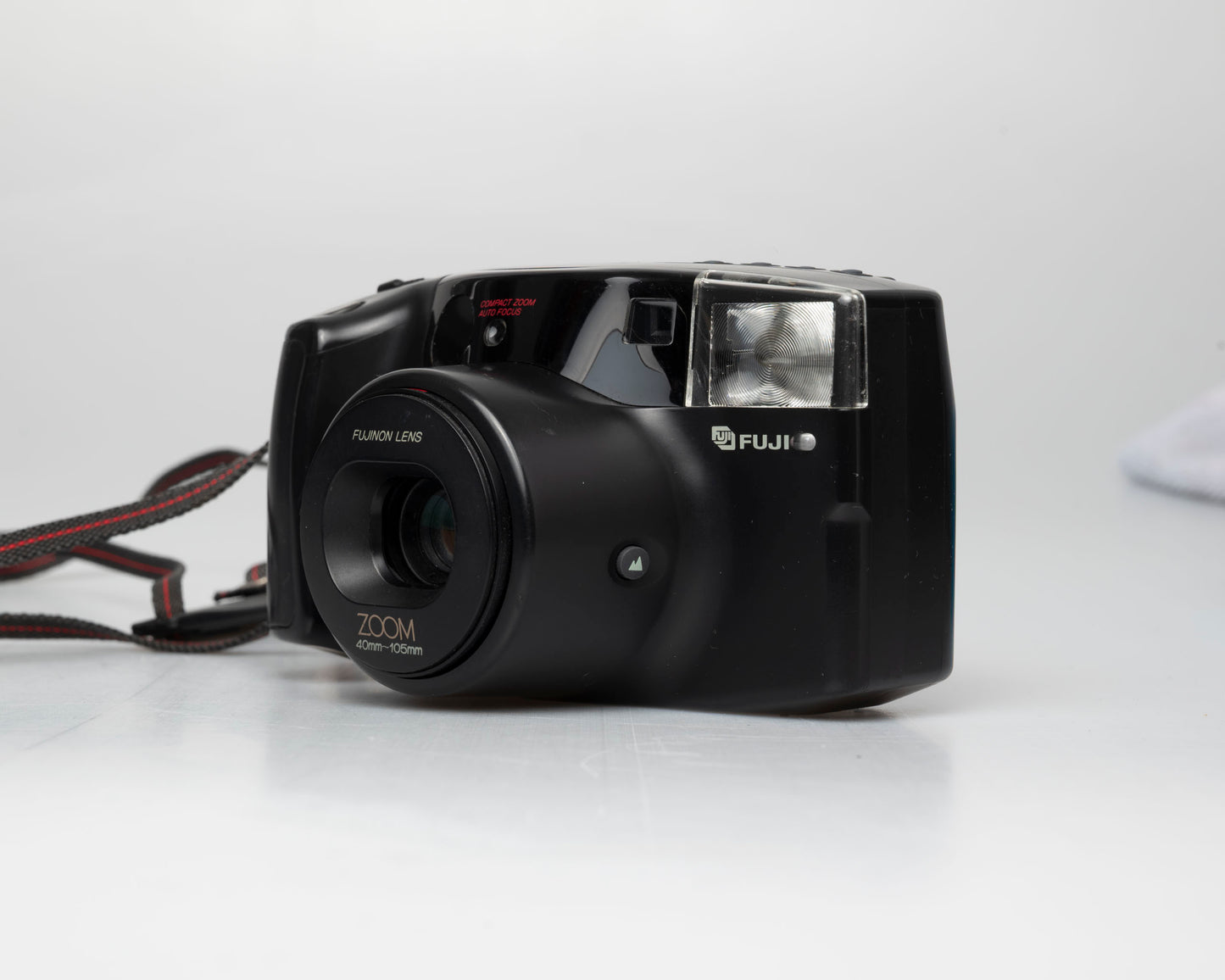 Fuji FZ-2000 Zoom 35mm camera (serial 21112237)