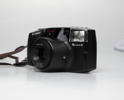 Fuji FZ-2000 Zoom 35mm camera (serial 21112237)