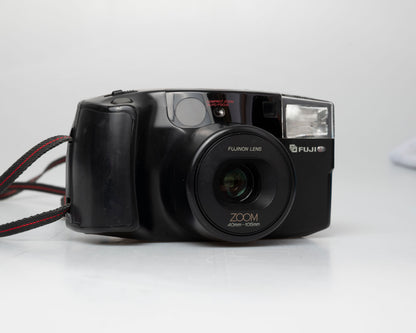 Fuji FZ-2000 Zoom 35mm camera (serial 21112237)