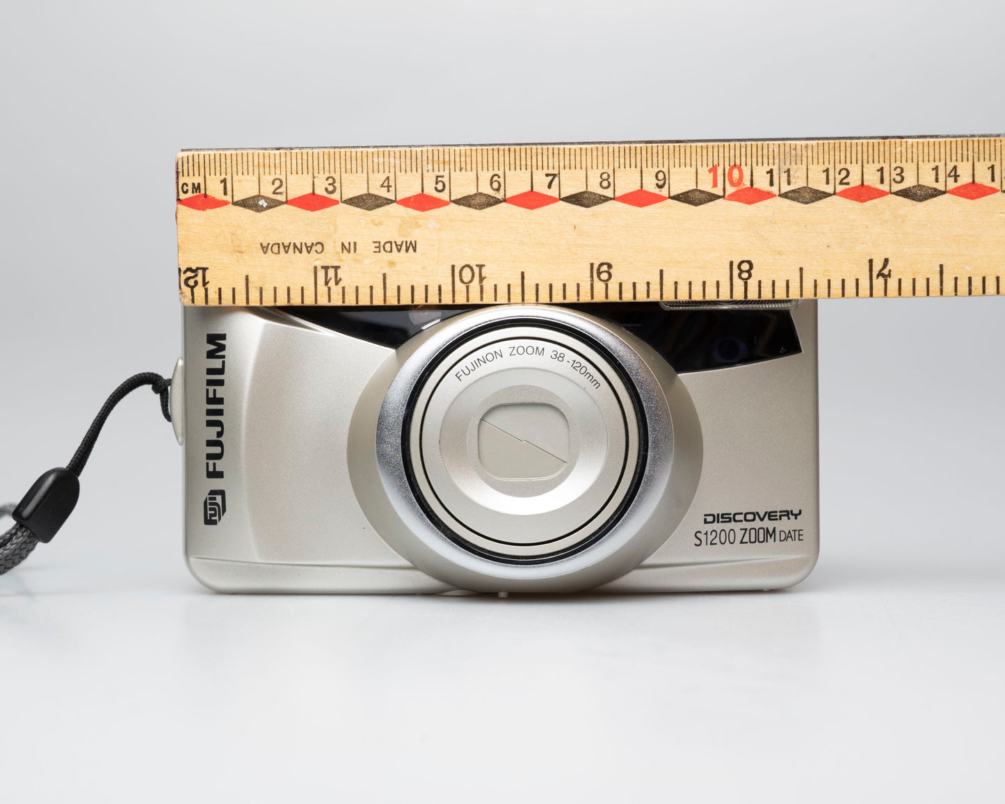 Fujifilm Discovery S1200 Zoom Date 35mm camera (serial 1165001)