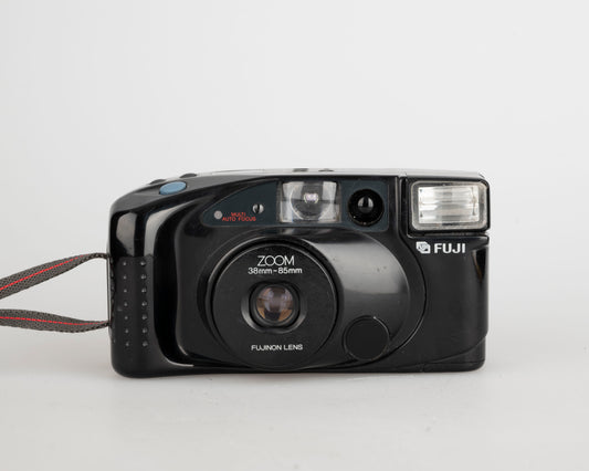 Fuji DL-900 Zoom 35mm camera w/ case (serial 71107474)
