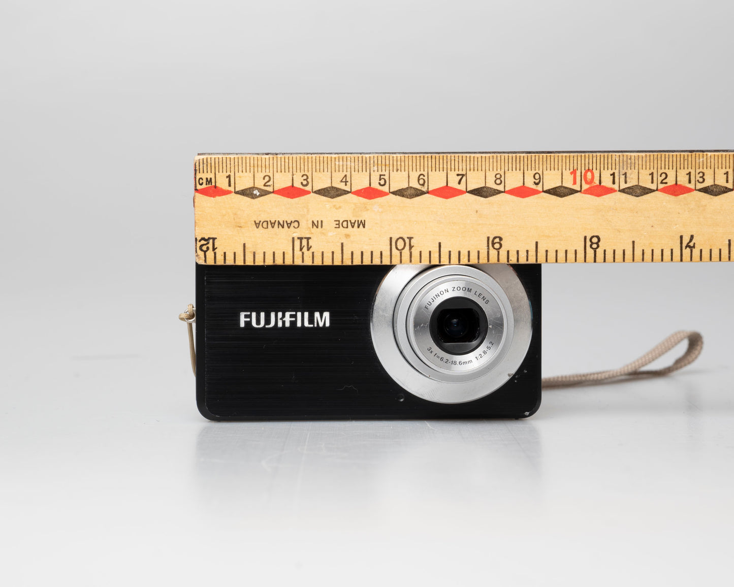 Fujifilm Finepix J10 appareil photo numérique 8,2 MP avec batterie + chargeur + carte SD 8 Go (série 8UG02712)