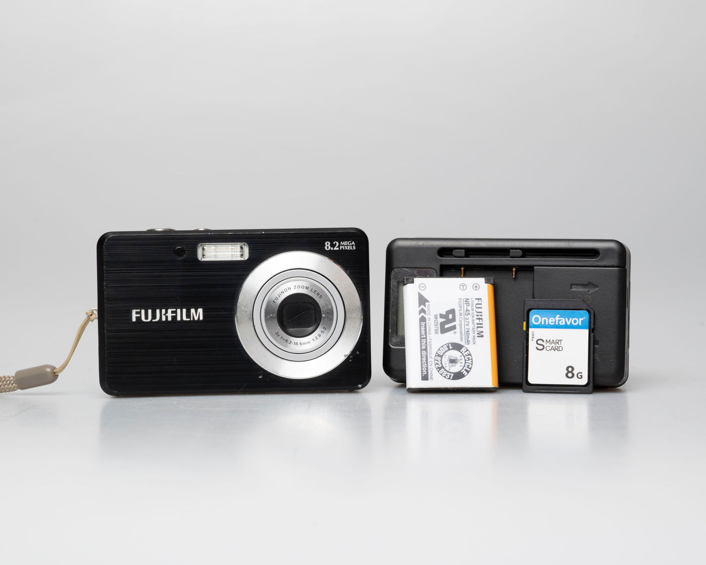 Fujifilm Finepix J10 appareil photo numérique 8,2 MP avec batterie + chargeur + carte SD 8 Go (série 8UG02712)